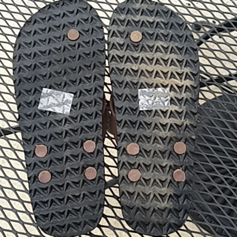 Gold toe men's tan flip flops NWOT‎